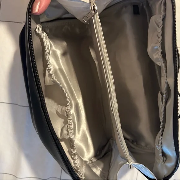 Black cosmetics bag - Picture 4 of 6